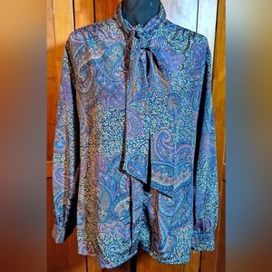 GRETCHEN Button-down Shirt with Bow Tie